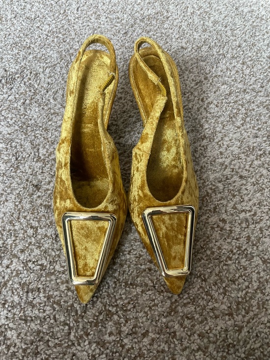 Gianni Bini Shoes - Gianni Bini Jalen Velvet Oversized Ornament Slingback Pumps Sz 7